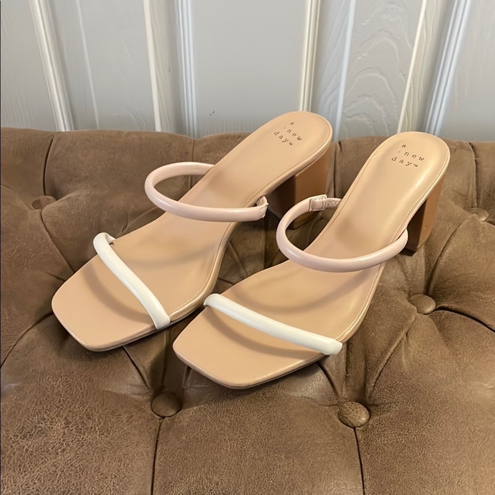 a new day Chris Mule Heel w/ Two-Tone Tan & Cream Straps Size 8 1/2 NWOT